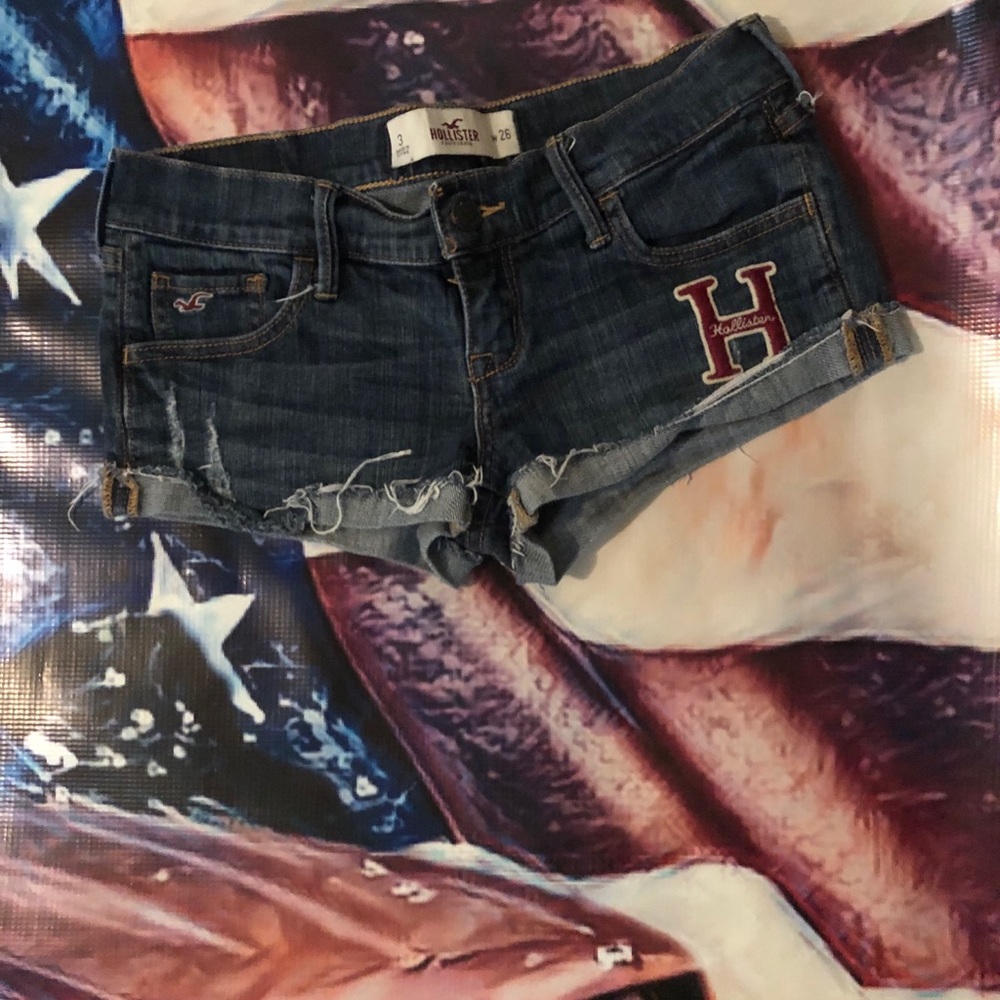 Hollister jean shorts with H patch sz 3 w26